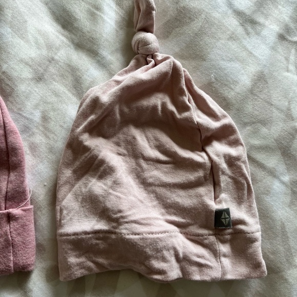 🌻3/25$! Set of 2 newborn baby hats - Clement and Kyte baby - Picture 2 of 3
